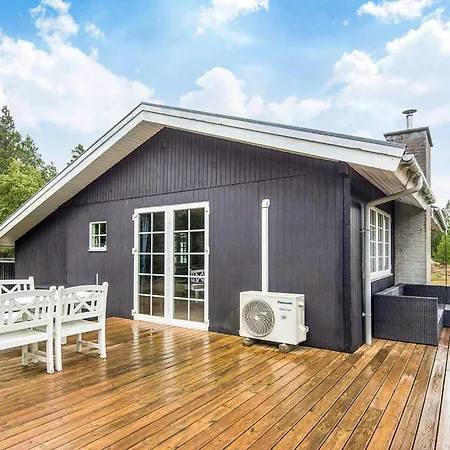 6 Person In * Blåvand