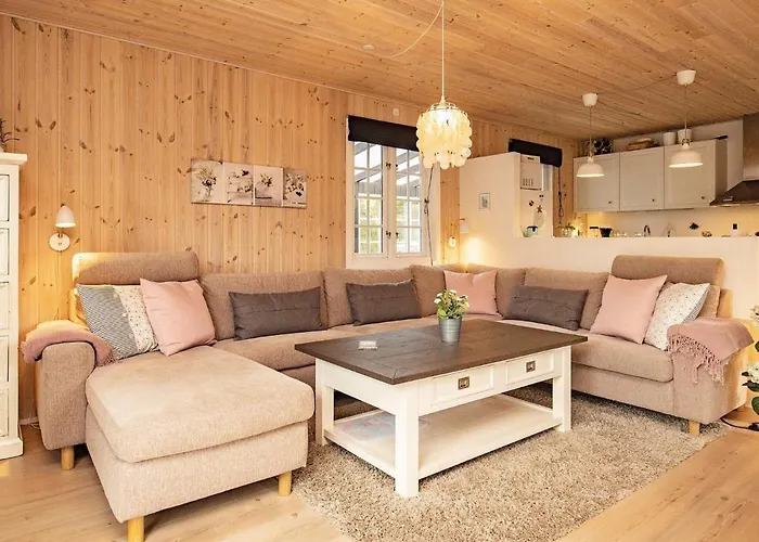 6 Person In * Blåvand