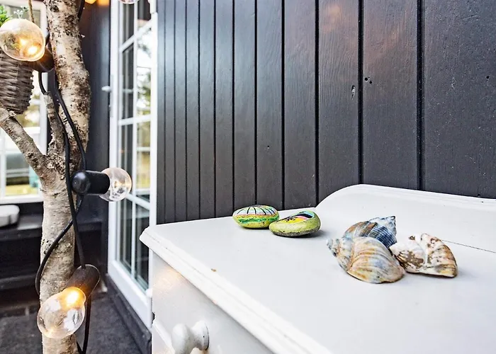 6 Person In * Blåvand