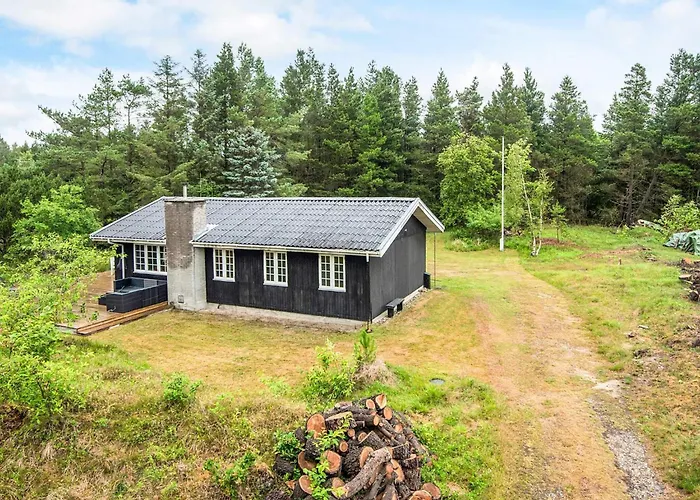 6 Person In * Blåvand